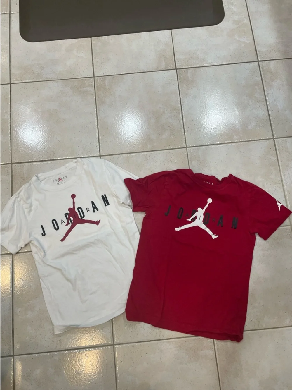 Jordan Kids' Short-Sleeve Jumpman Tee in White and Red - Picture 1 of 3